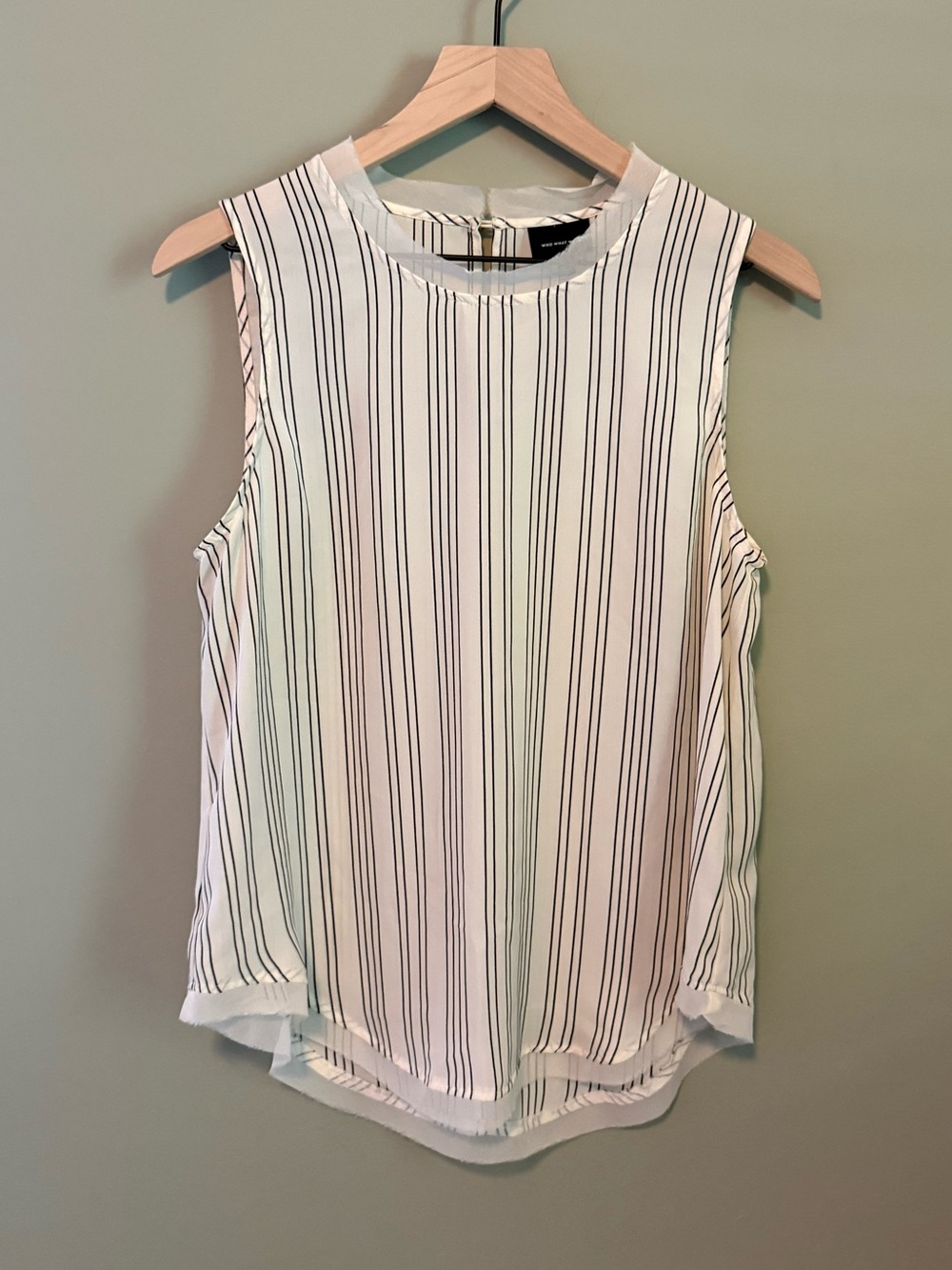 Who What Wear White Sleeveless Vertical-Stripe Tank | M